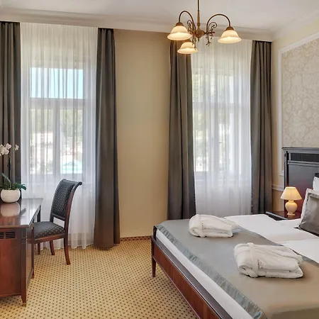 Luxury Olympic Palace 호텔 카를로비바리