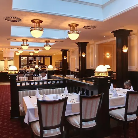 מלון Luxury Olympic Palace 5*