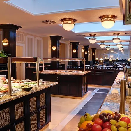 Luxury Olympic Palace 5* קרלובי וארי