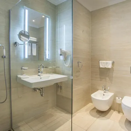 Luxury Olympic Palace 5* קרלובי וארי